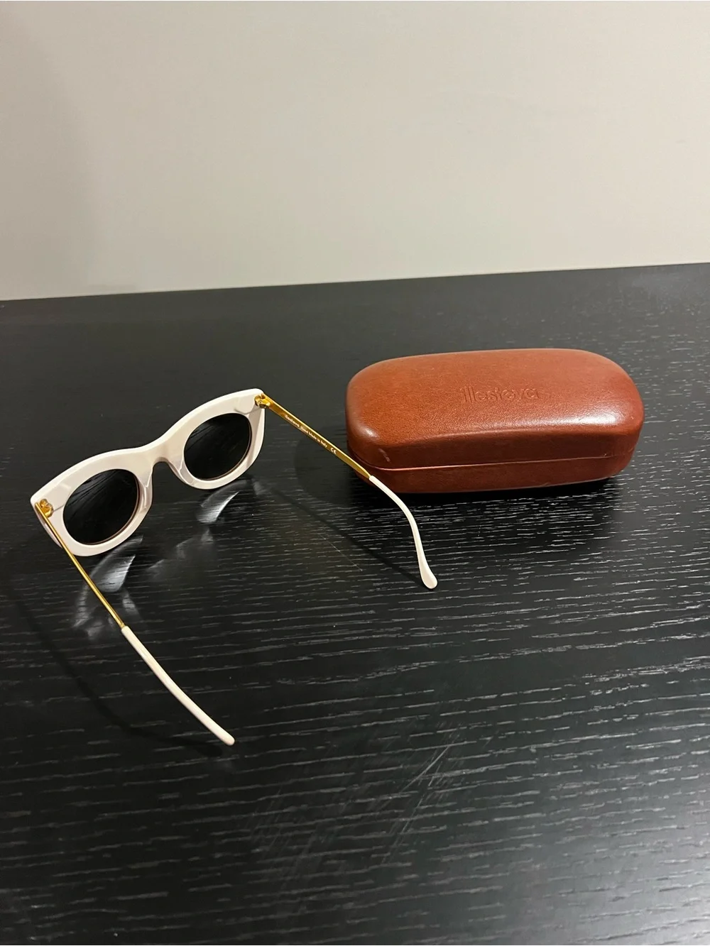 Illesteva White Sunglasses - Cute Round Frame